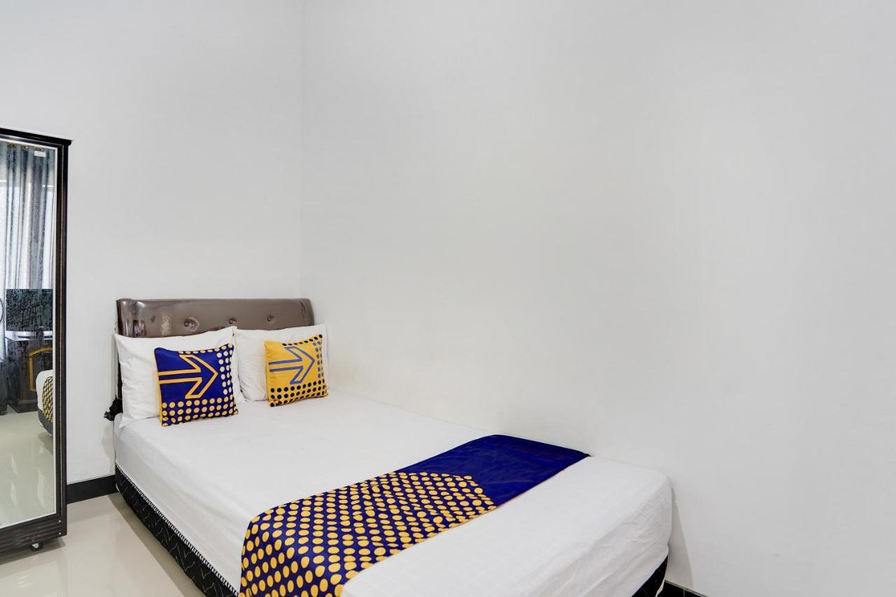 Spot On 91745 Rumah Kost Gresik Syariah Dış mekan fotoğraf