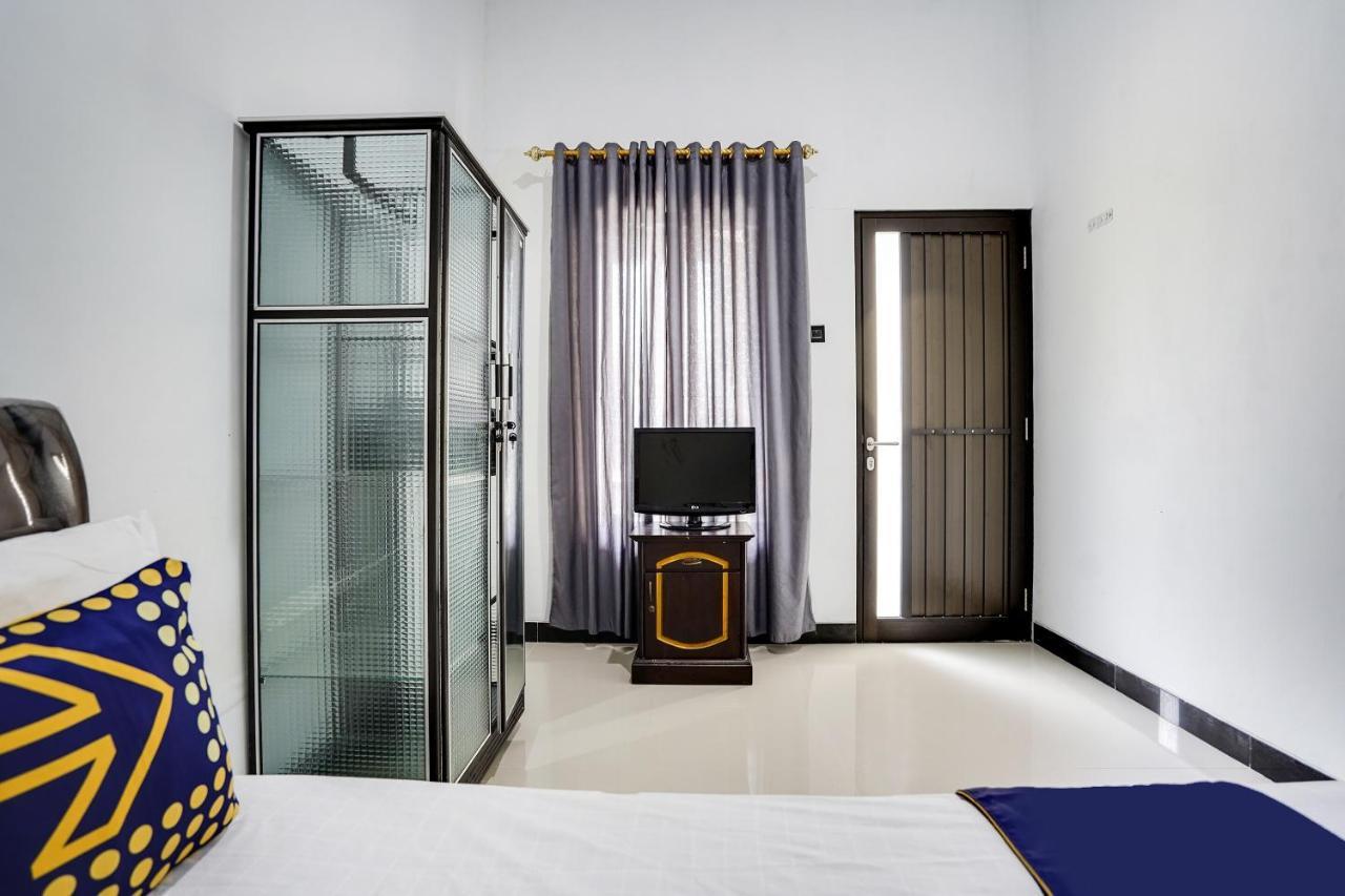 Spot On 91745 Rumah Kost Gresik Syariah Dış mekan fotoğraf