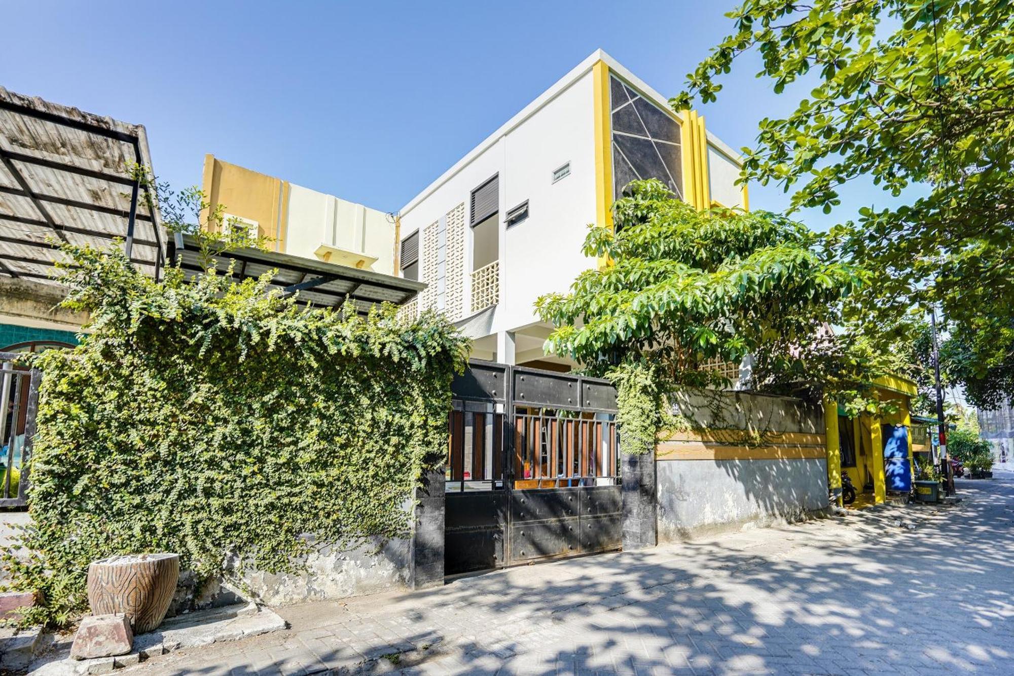 Spot On 91745 Rumah Kost Gresik Syariah Dış mekan fotoğraf