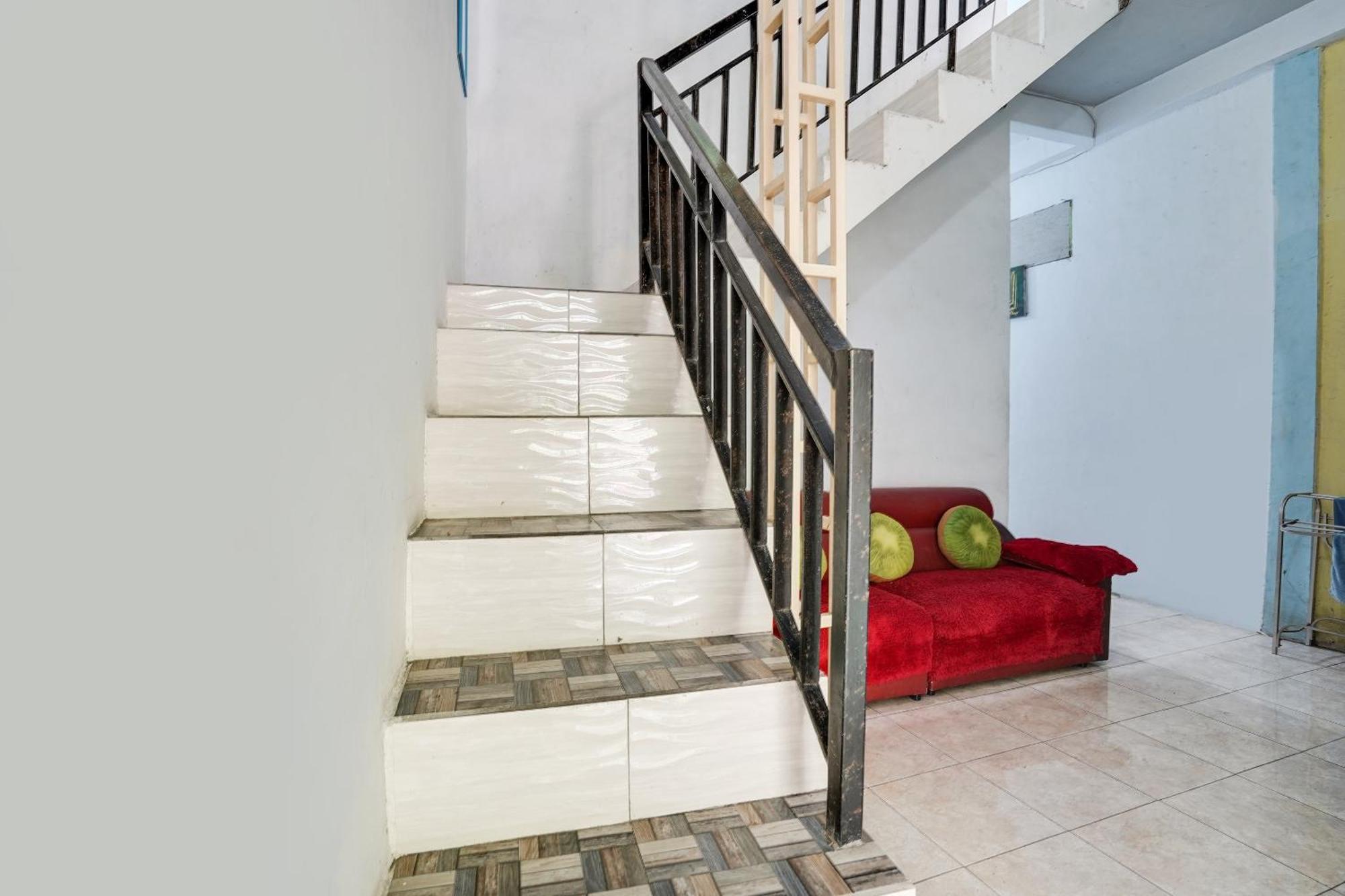 Spot On 91745 Rumah Kost Gresik Syariah Dış mekan fotoğraf