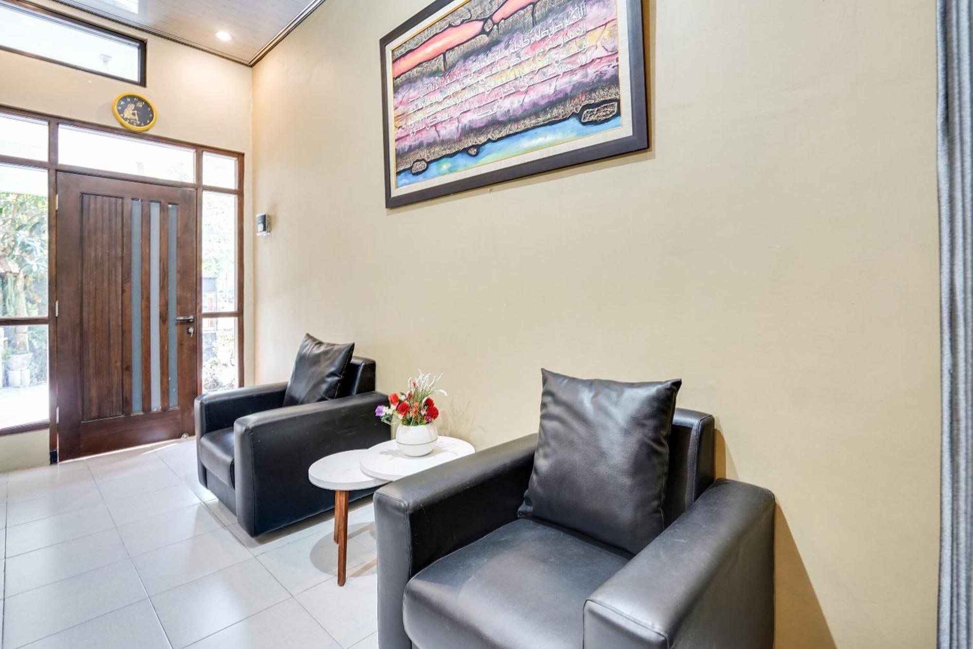 Spot On 91745 Rumah Kost Gresik Syariah Dış mekan fotoğraf