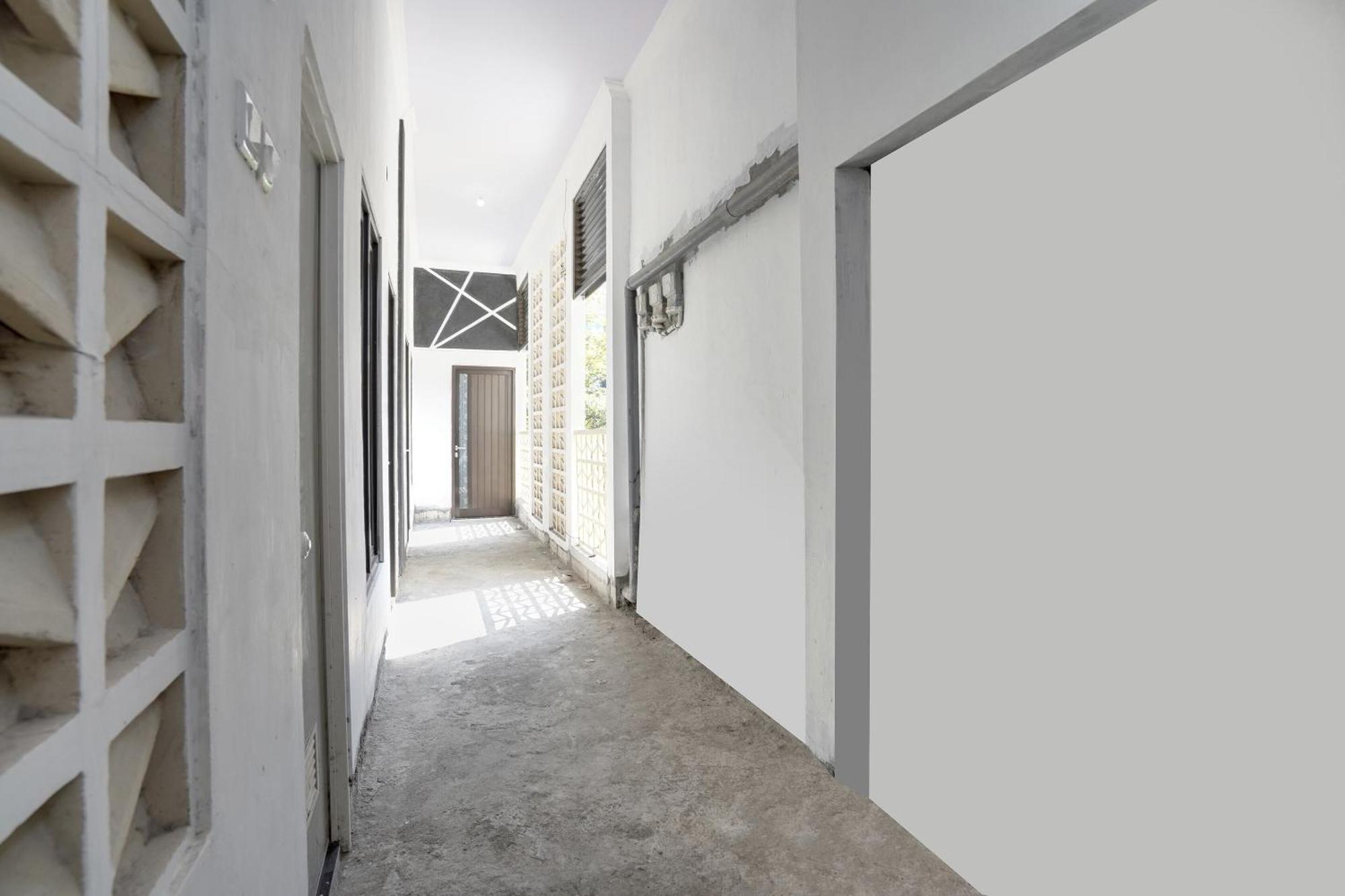 Spot On 91745 Rumah Kost Gresik Syariah Dış mekan fotoğraf