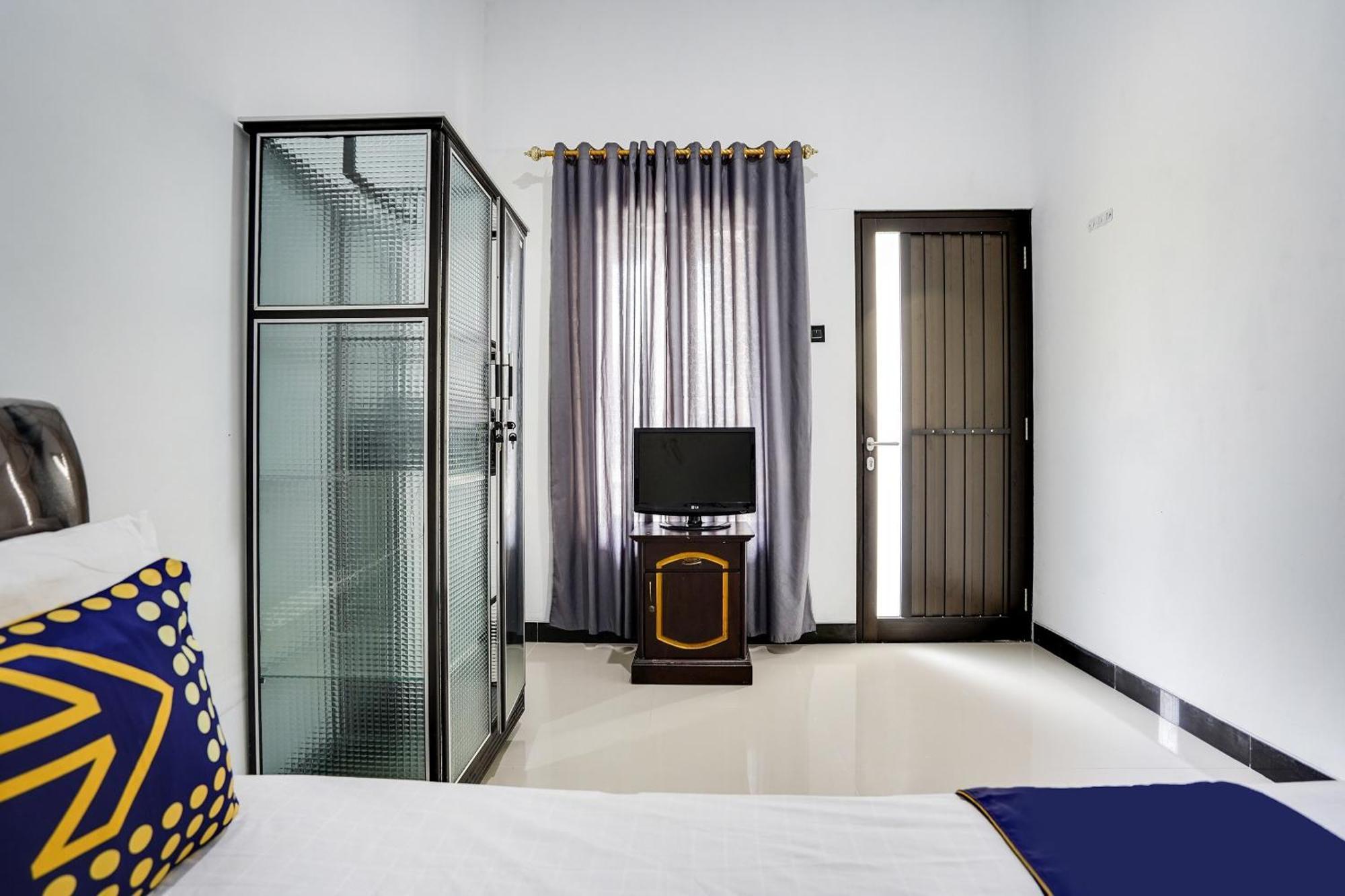 Spot On 91745 Rumah Kost Gresik Syariah Dış mekan fotoğraf