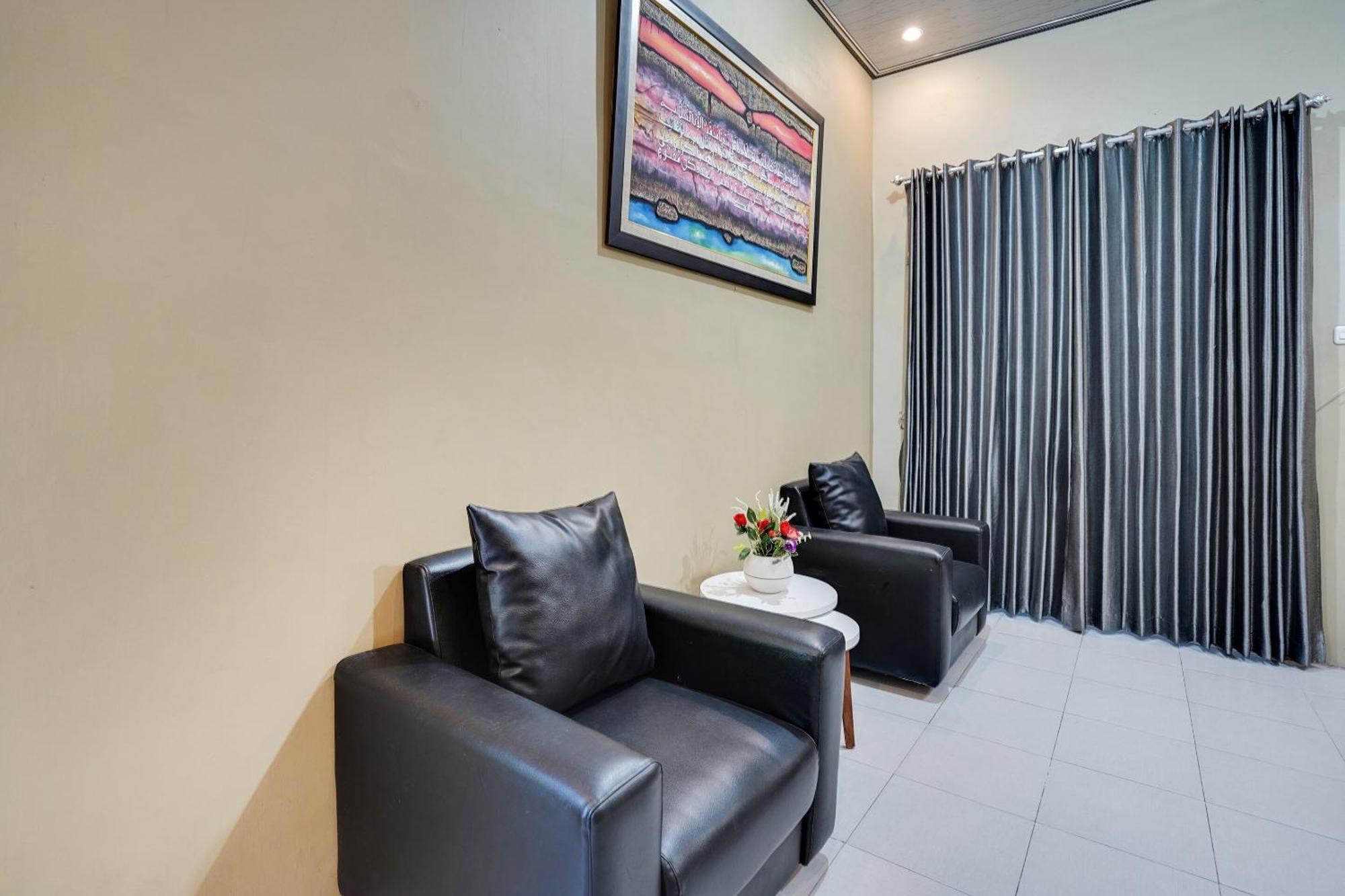 Spot On 91745 Rumah Kost Gresik Syariah Dış mekan fotoğraf