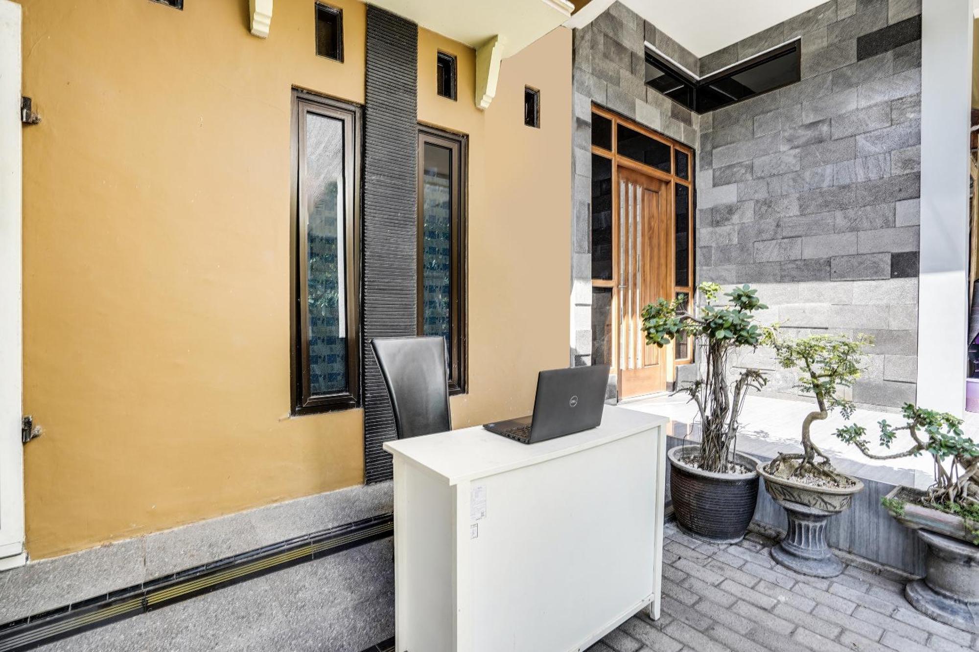 Spot On 91745 Rumah Kost Gresik Syariah Dış mekan fotoğraf